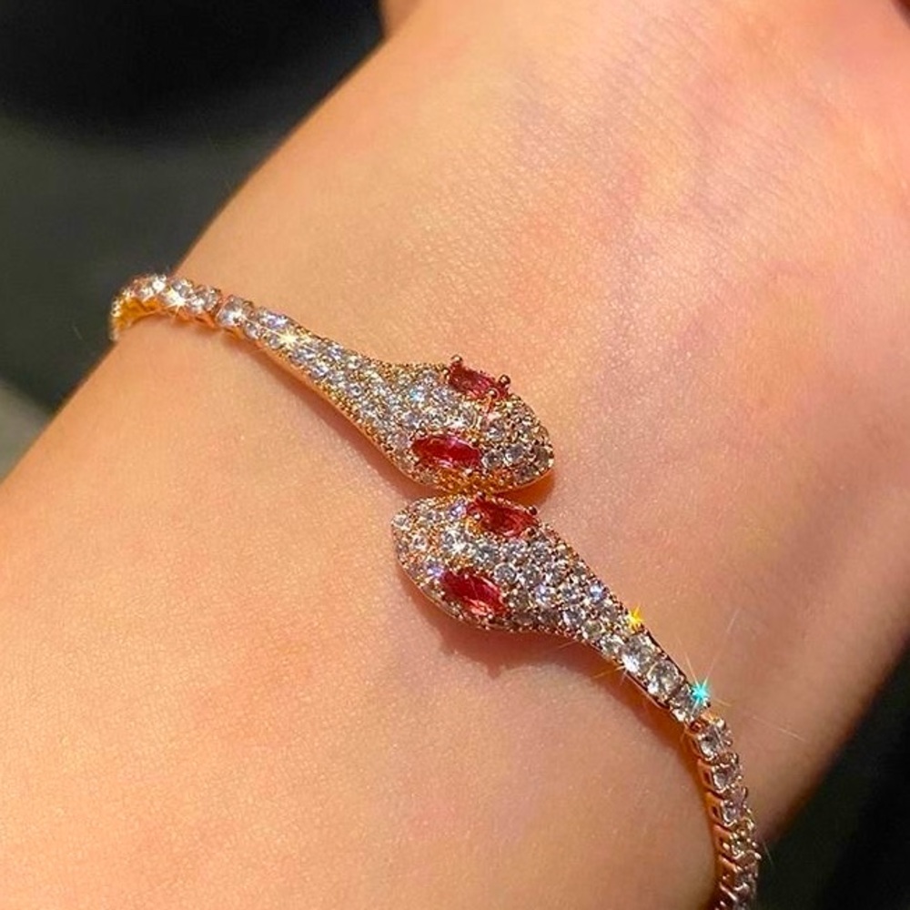Double Snake Head Crystal Bracelet – Adjustable Sparkle Design NWT